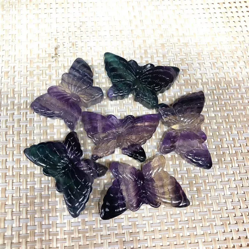 1 бр. натурален флуорит цветове на дъгата, резбовани пеперуда, кристално животно в подарък