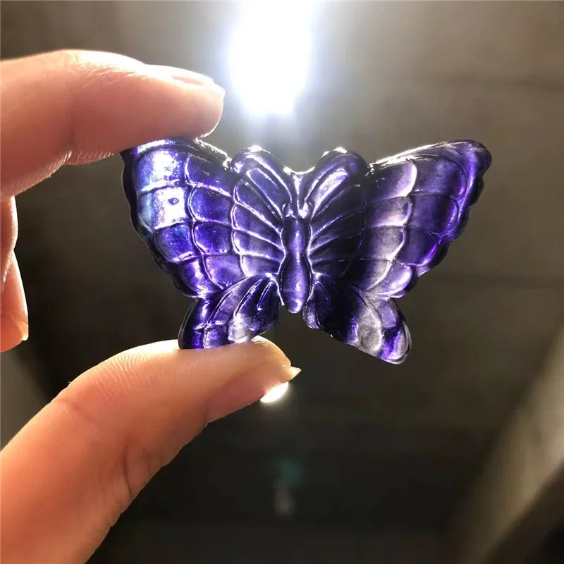 1 бр. натурален флуорит цветове на дъгата, резбовани пеперуда, кристално животно в подарък