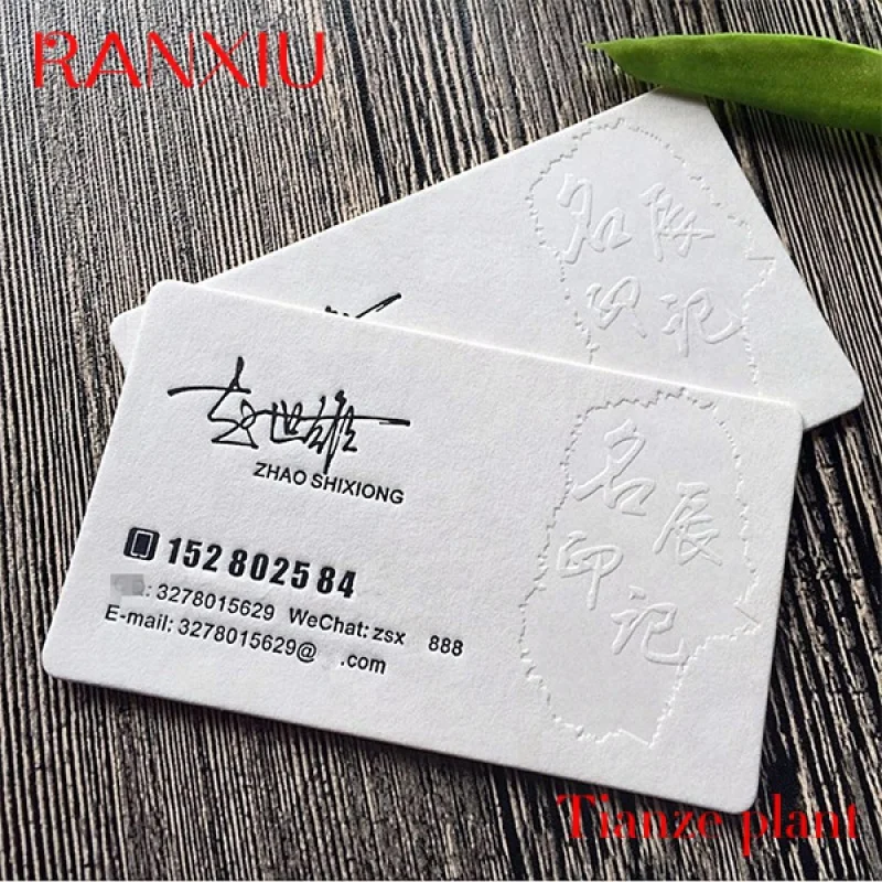 Изработена по поръчка уникална визитка с цветни краища от памучна хартия