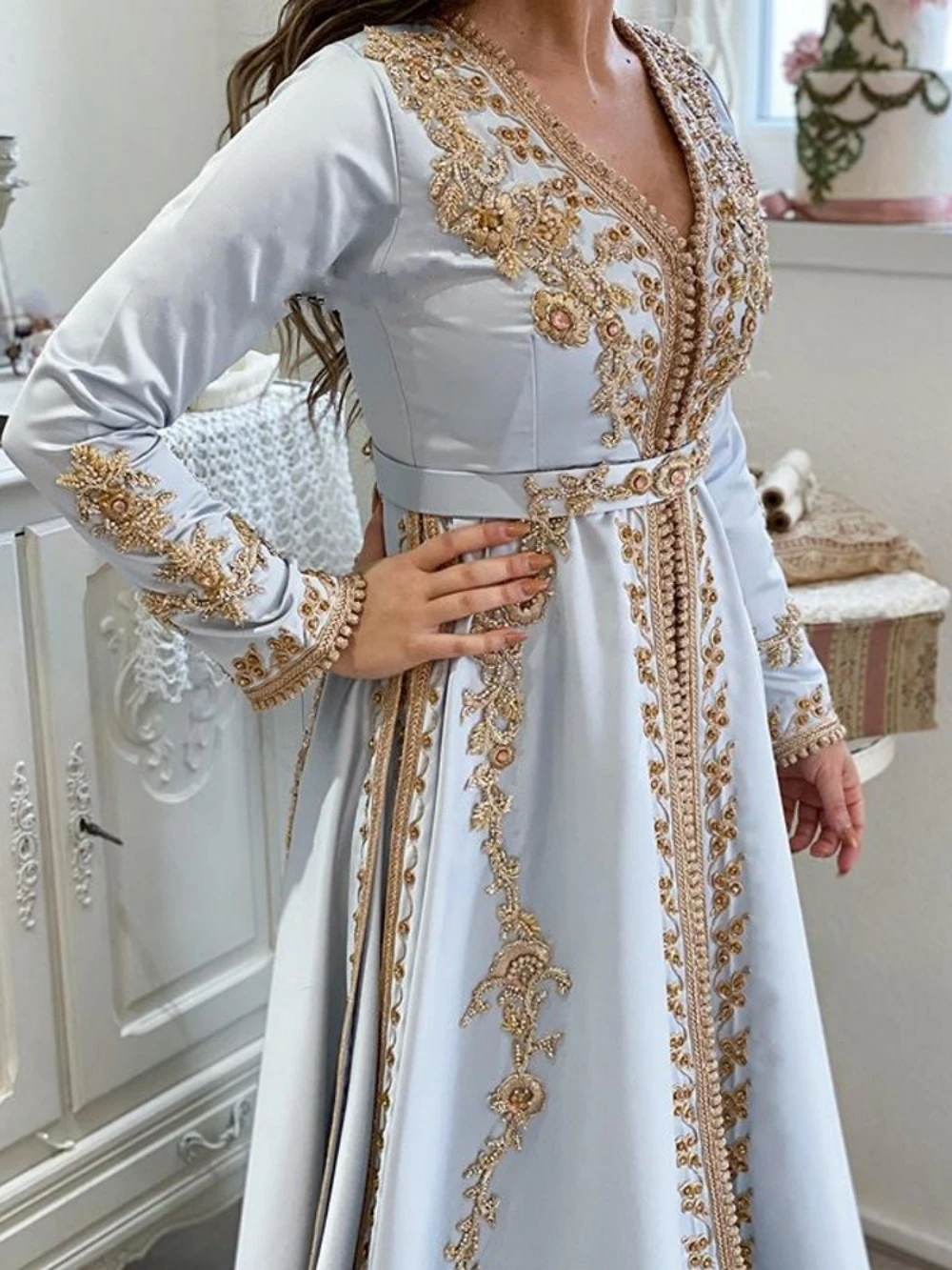 Класическа Сватбена рокля с V-образно деколте и Дълъг ръкав, Блестящи Мъниста, Пайети, Халат на Булката, Мюсюлманската Атласное Дълга Сватбена рокля Трапецовидна форма Robe De Mariée