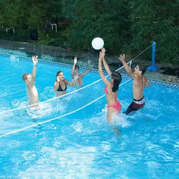 Волейболно игрище на басейна на височина 12 метра, с утяжеленными сетчатыми опори