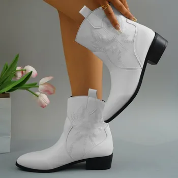 Горещи продажба на женските обувки големи размери за есента и зимата 2023, Нови дамски къси ботуши на средна дължина на британския стил, без остри ръбове в ретро стил