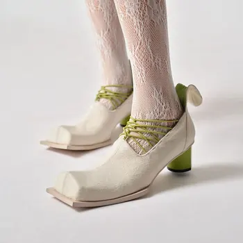 Зелени обувки-лодка на среден ток с квадратни пръсти, модни дамски обувки на висок ток с преминаването каишка, Елегантен дамски официални обувки-джапанки