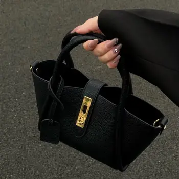 Корейската реколта класически чанта-тоут от изкуствена кожа 2023, ежедневни модерен офис дамска чанта, универсални чанти през рамо за жени