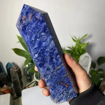 Красива голяма пръчка от естествено синьо содалита, кристал Енергия, кула лечебни Рейки