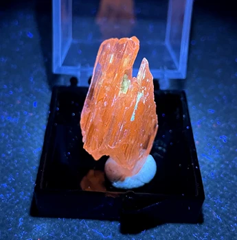 Най-ДОБРИЯТ! 100% Натурален афганистански флуоресцентно коррозийный Сподумен, образци на минерали сподуменит + размер на кутията 3,4 см